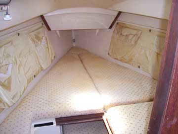 1983 Hunter 22 sailboat