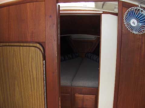 Islander Bahama 30