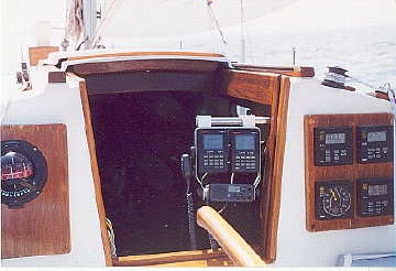 1979 Cape Dory 28, instruments