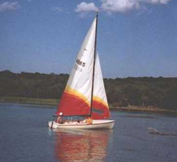 Chrysler Mutineer 15 sailboat