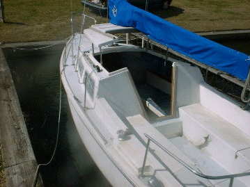 1977 Catalina 22 cockpit