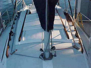 Catalina 25 cabin deck