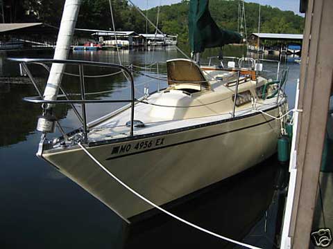 Hughes 26E sailboat