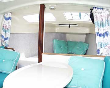1993 Hunter 235 sailboat
