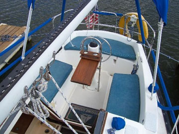1982 Hunter 27