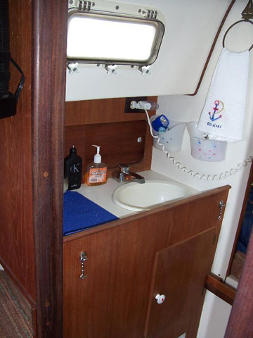 1982 Hunter 27