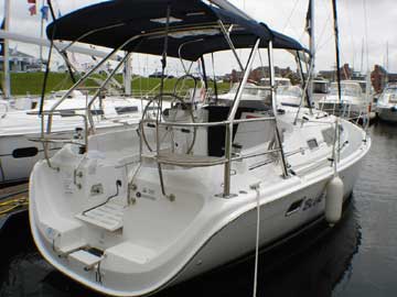 2005 Hunter 33 sailboat